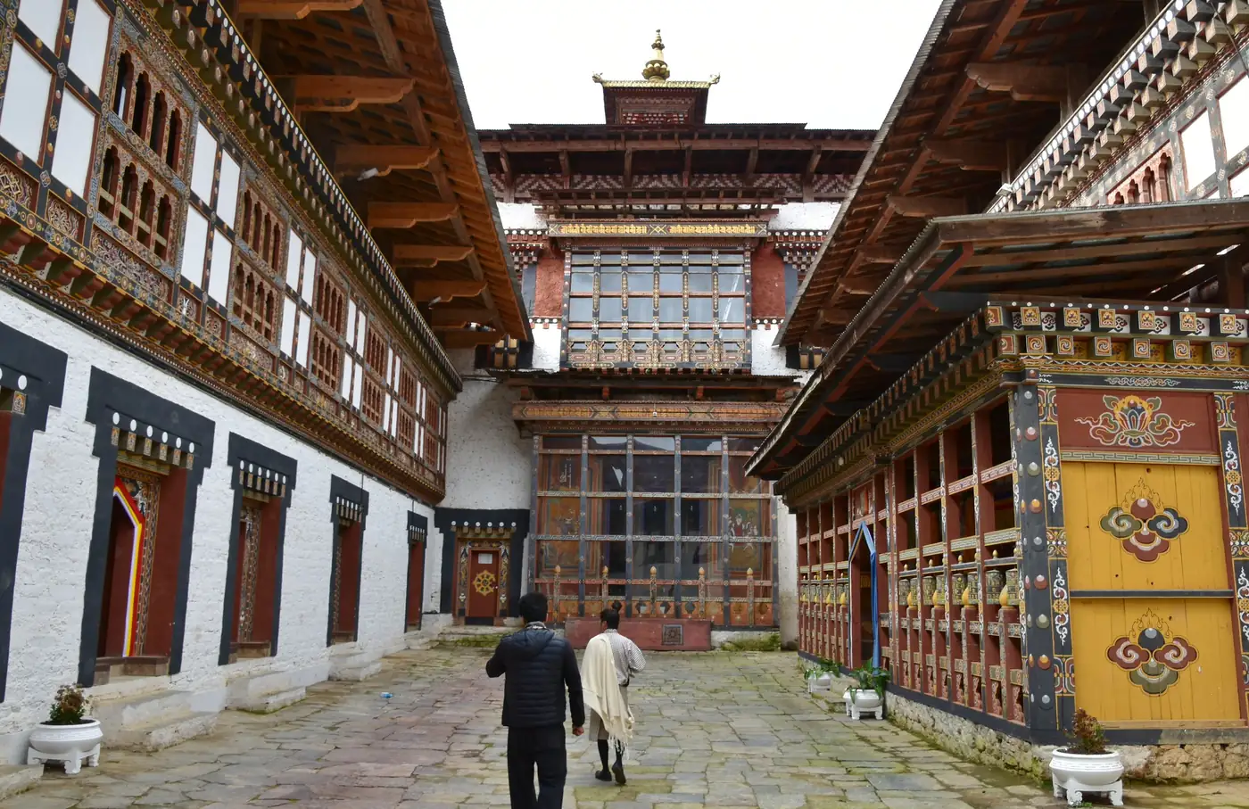 Trongsa Dzong on a ridge above the Mangde Chhu river
