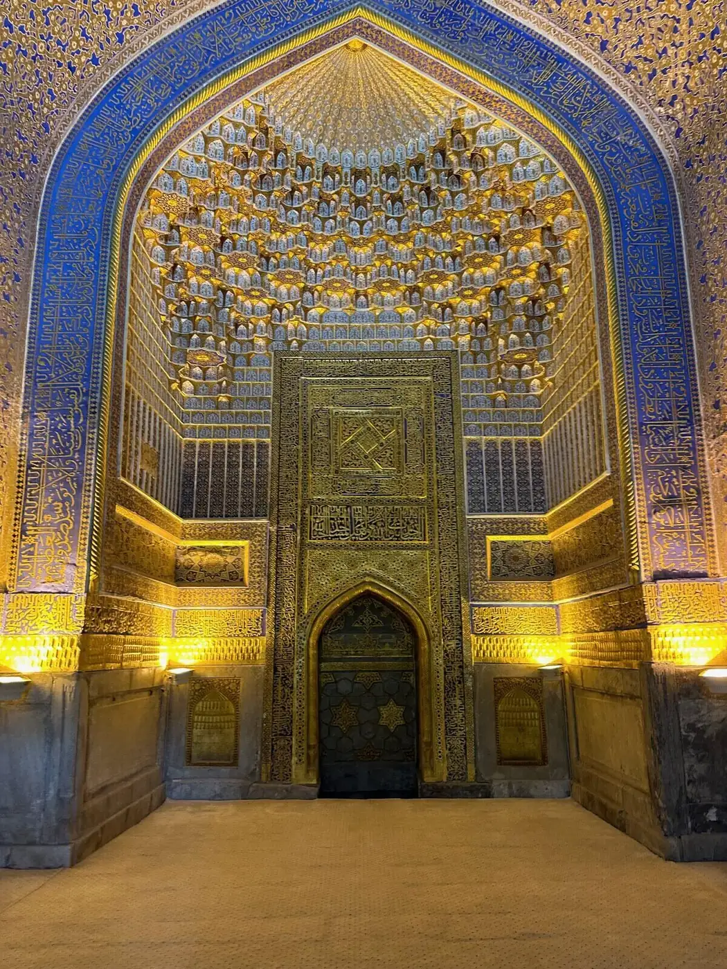 Golden mihrab, Tilya Kori madrasa